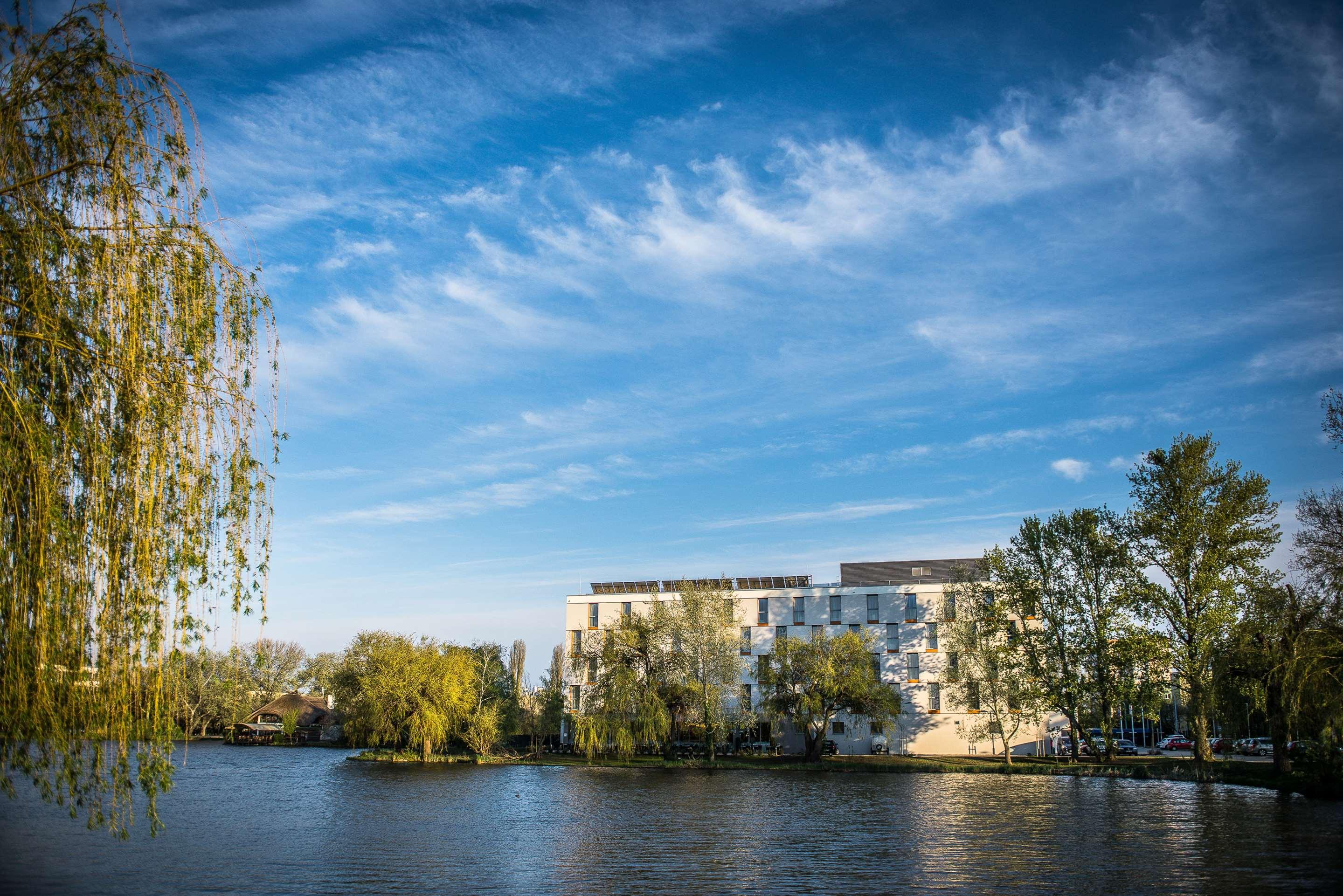 Best Western Plus Lakeside Hotel Székesfehérvár Exterior foto