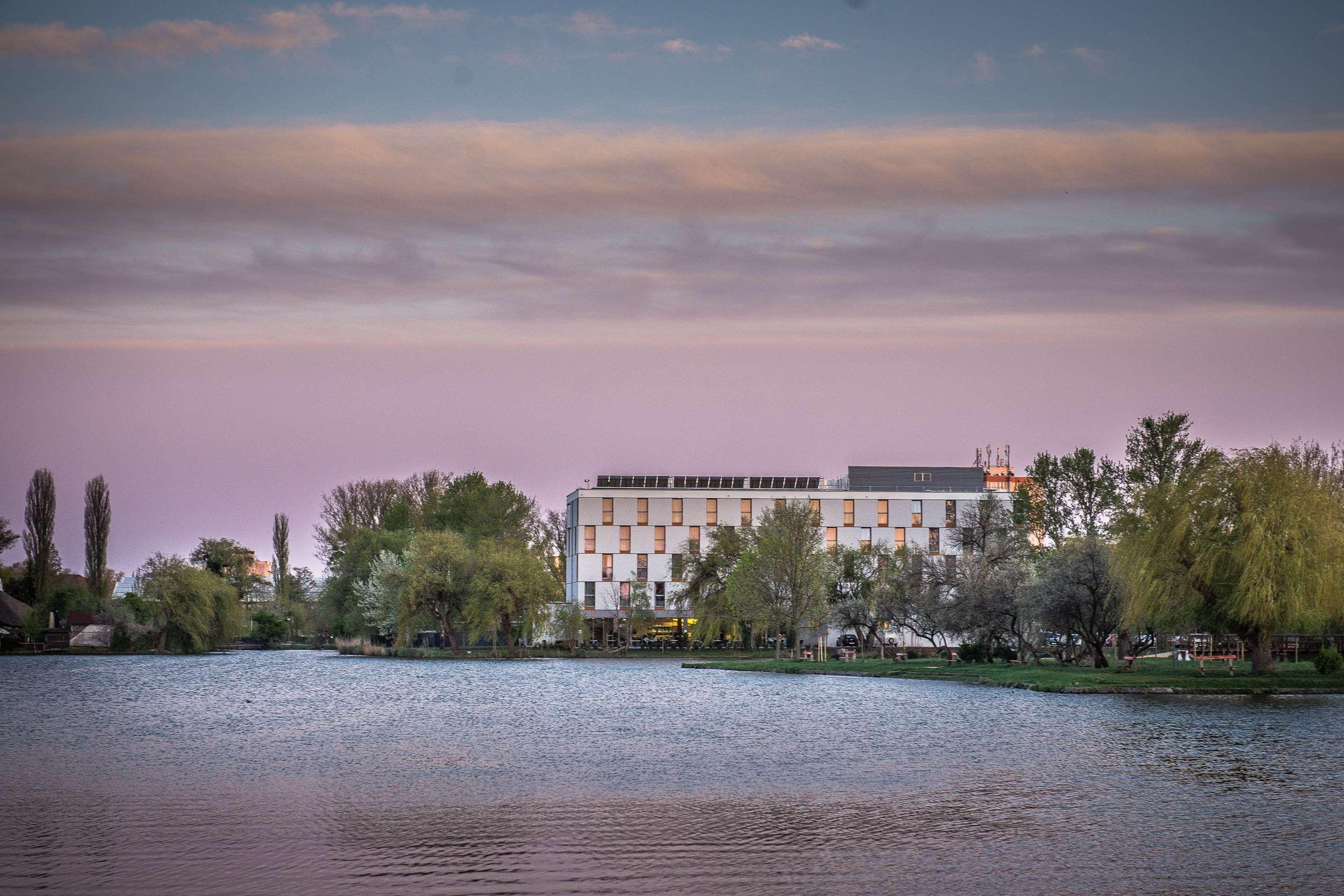 Best Western Plus Lakeside Hotel Székesfehérvár Exterior foto