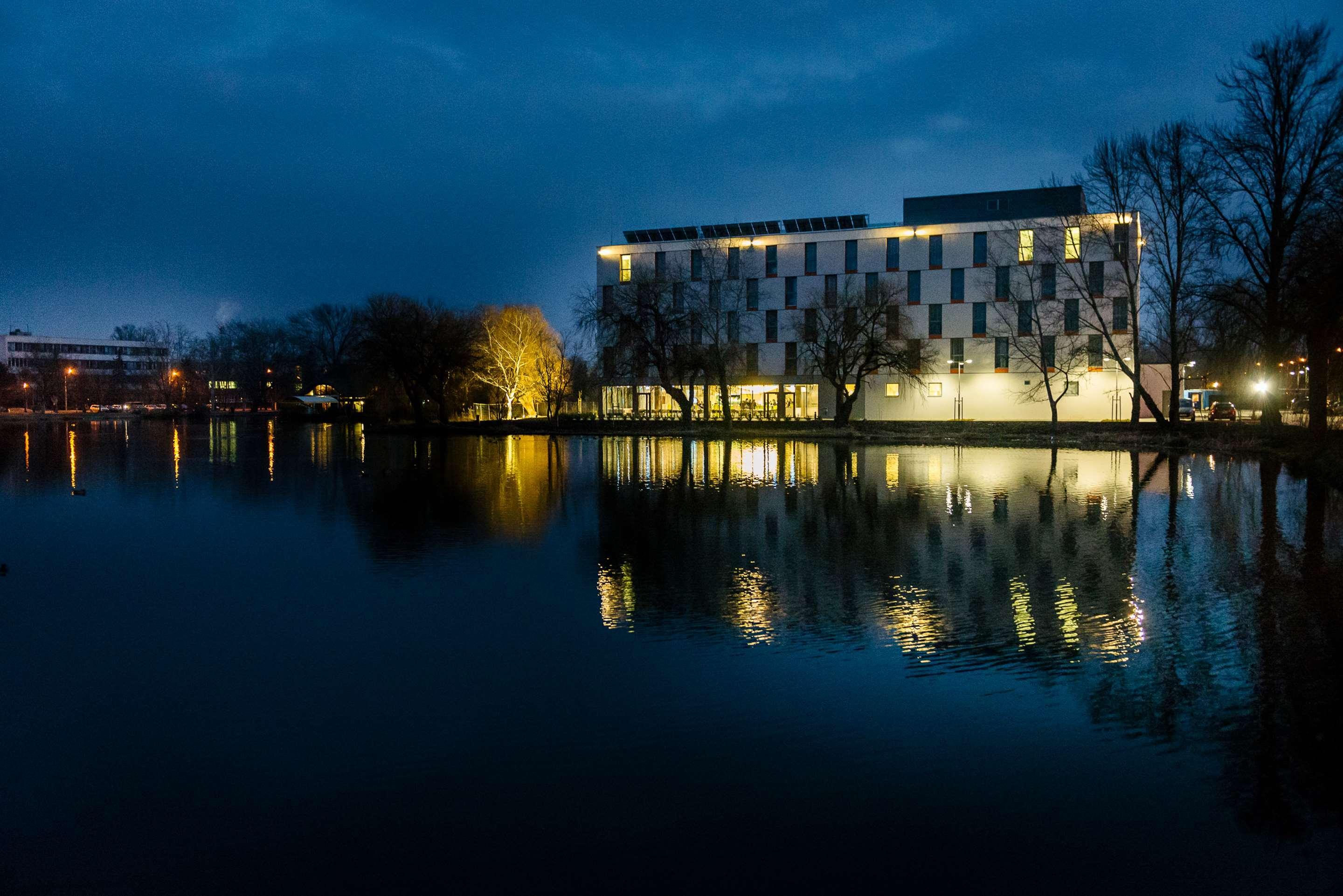 Best Western Plus Lakeside Hotel Székesfehérvár Exterior foto