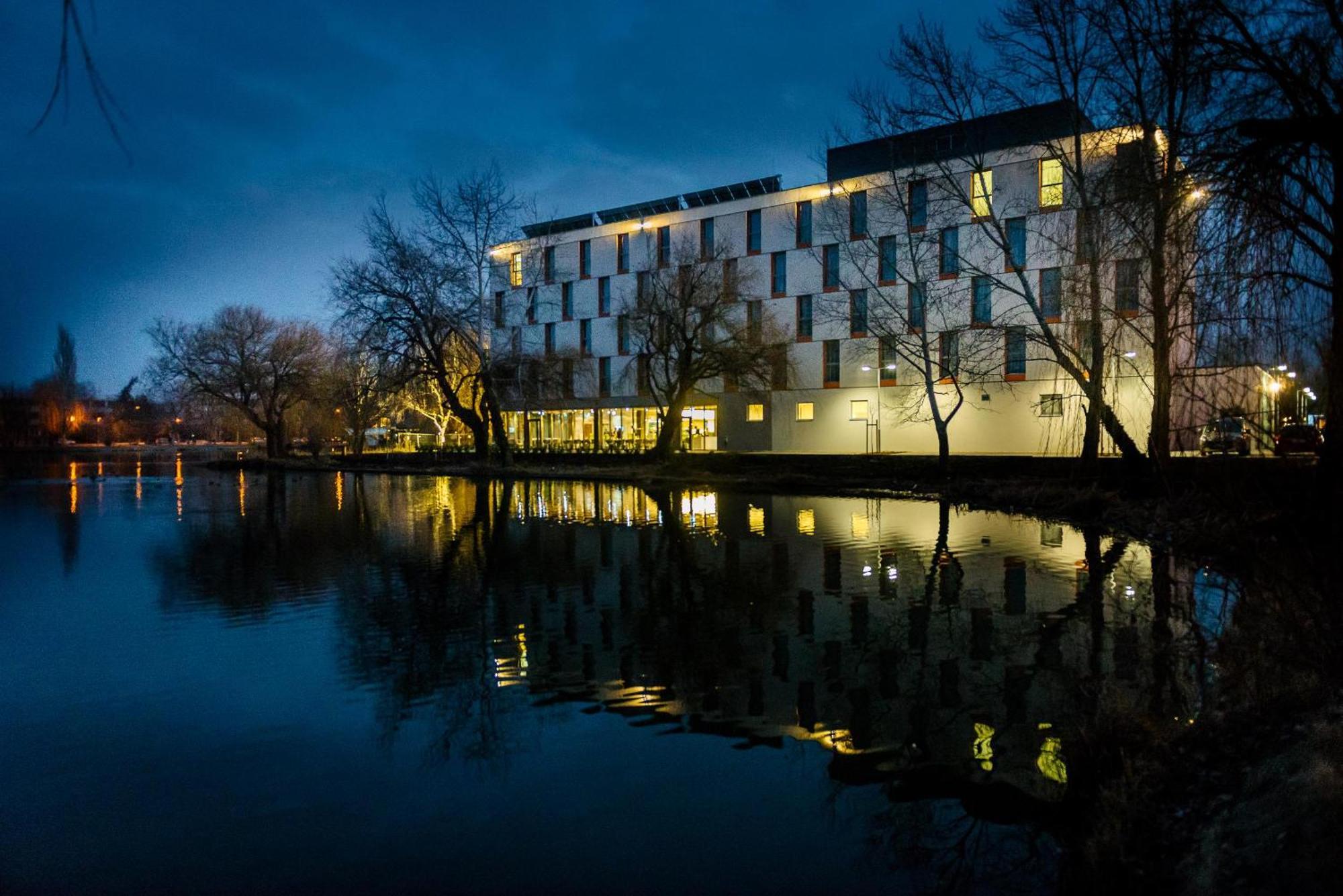 Best Western Plus Lakeside Hotel Székesfehérvár Exterior foto